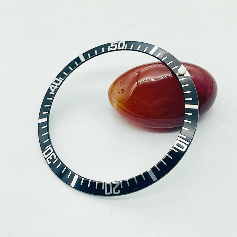 36.5mm Curved Aluminum Watch b - Reel Case recension och pris